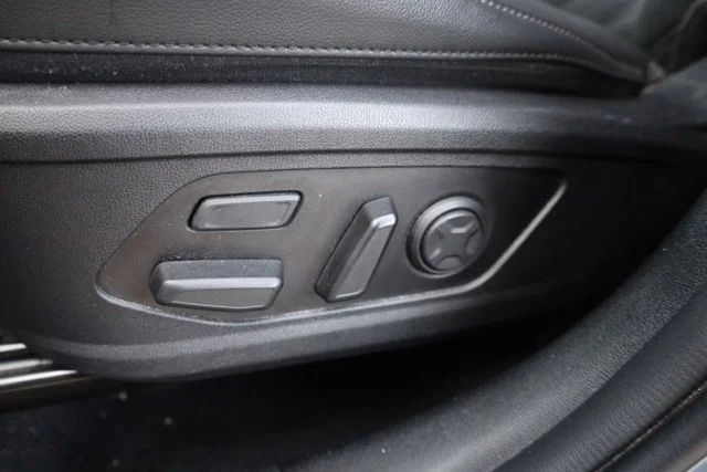 Used 2025 Silver Kia X-Line SX Prestige image 17