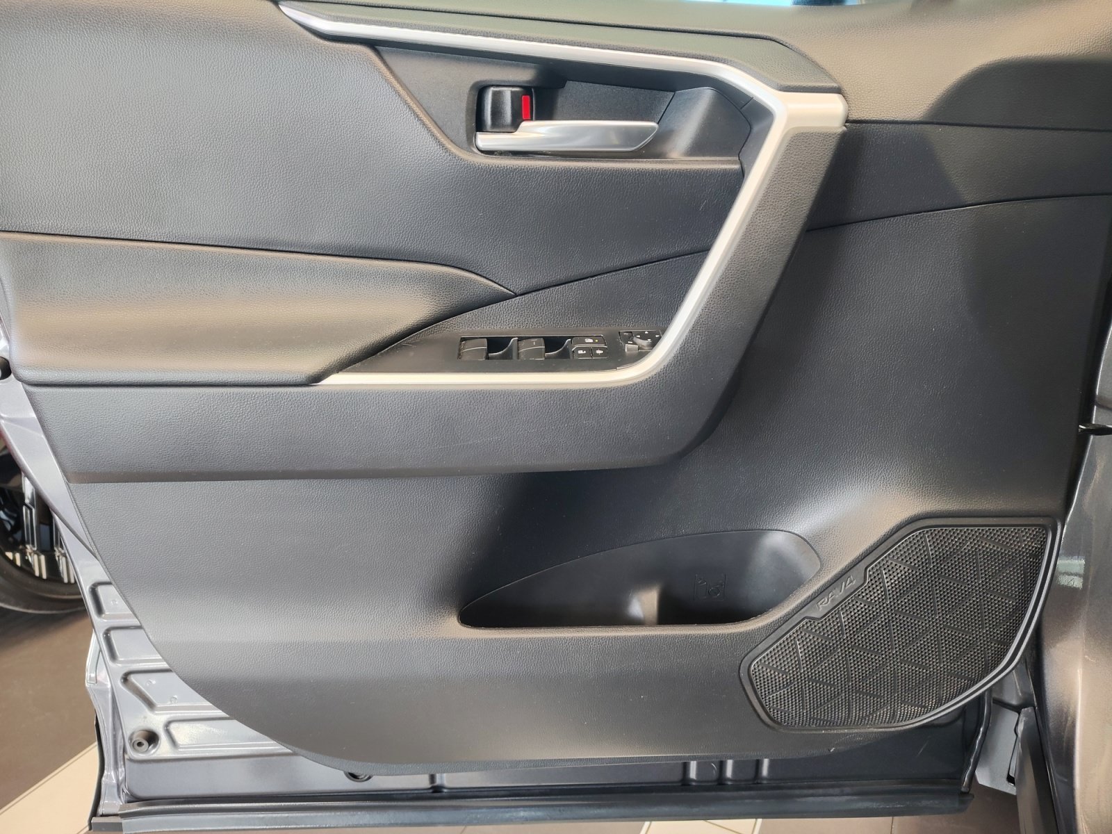 Used 2021 Magnetic Gray Metallic Toyota XLE image 27