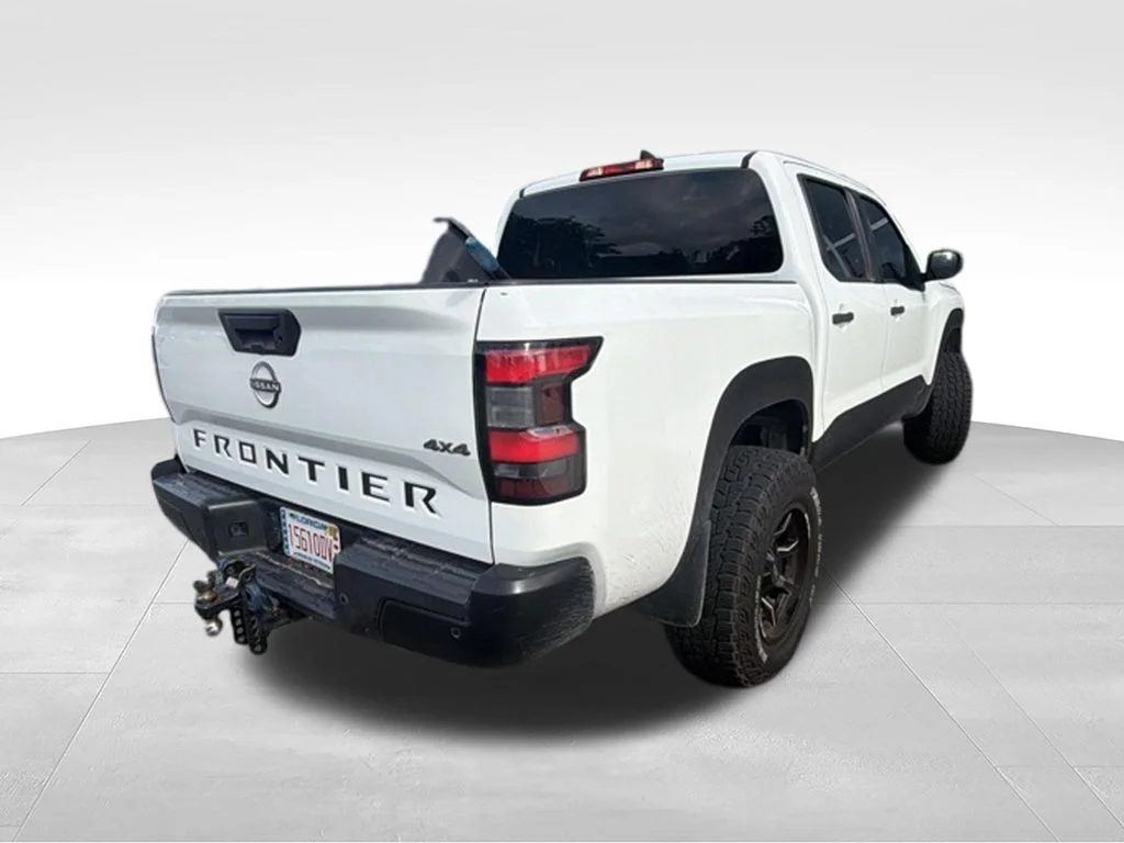 Used 2022 White Nissan S image 5