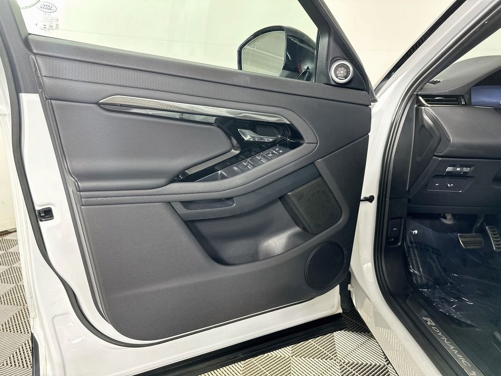 Used 2023 Fuji White Land Rover Dynamic image 22