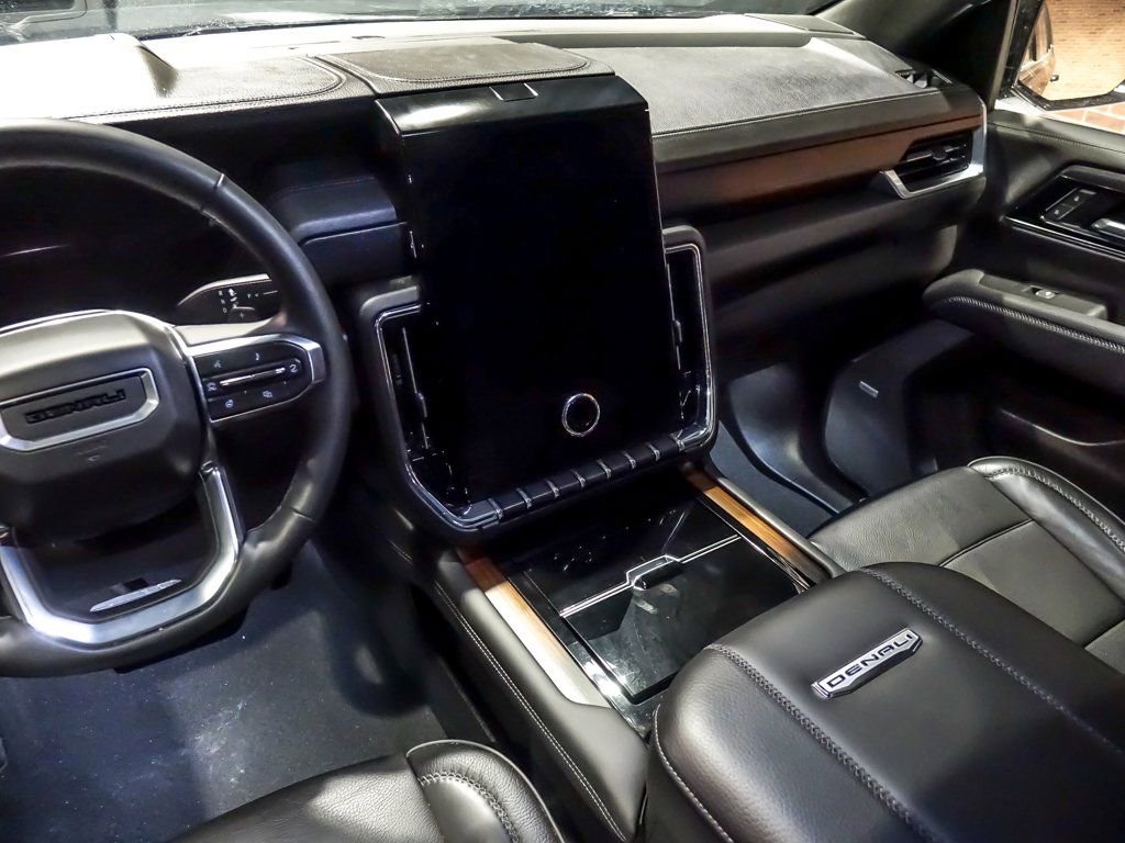 2025 GMC YUKON - Image 17