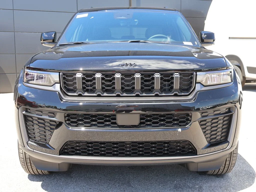 New 2026 Diamond Black Crystal Pearl-Coat Exterior Paint Jeep Altitude image 7