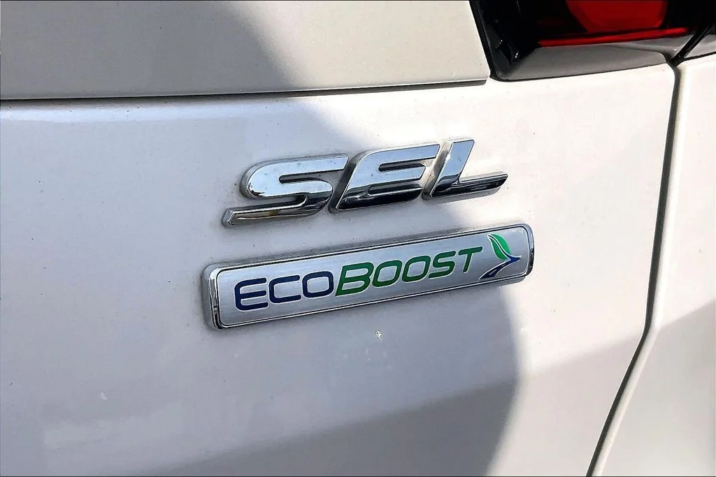 Certified Used 2019 White Platinum Clearcoat Metallic Ford SEL image 7