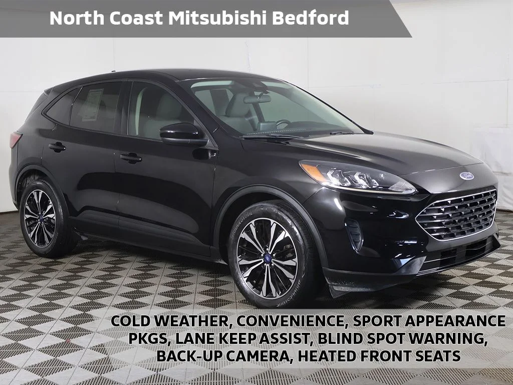 Used 2022 Black Ford SE image 1