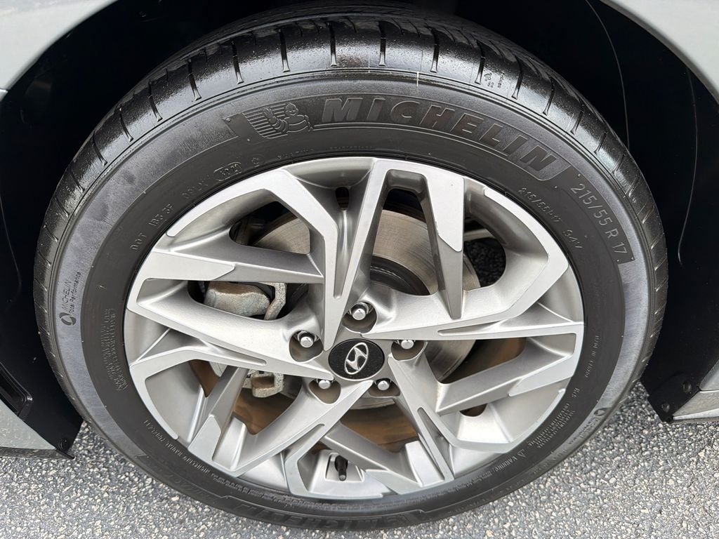 Used 2022 Gray Hyundai SEL image 11