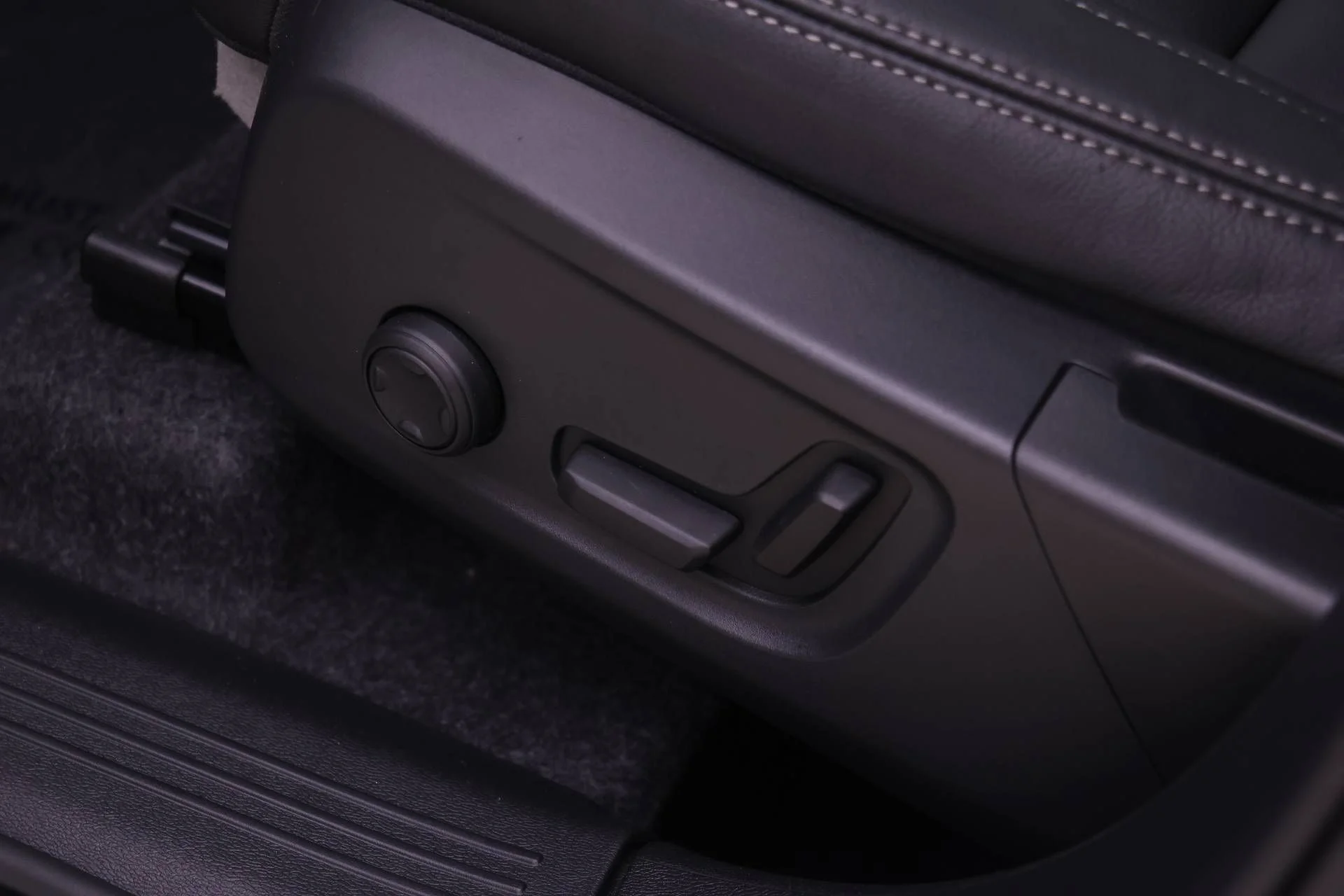 2026 Volvo XC40 Plus - Photo 20