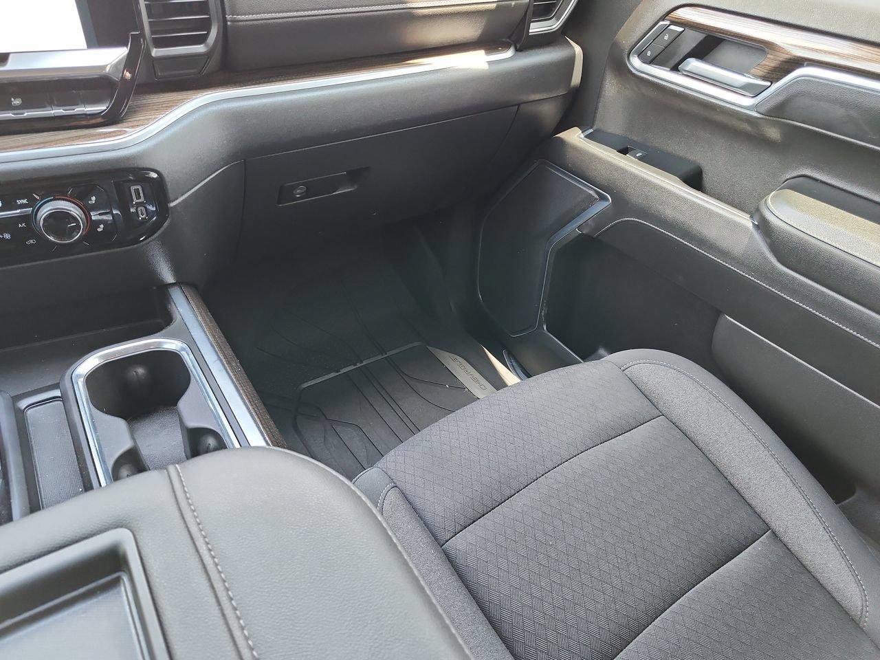 Used 2022 Summit White Chevrolet LT image 15