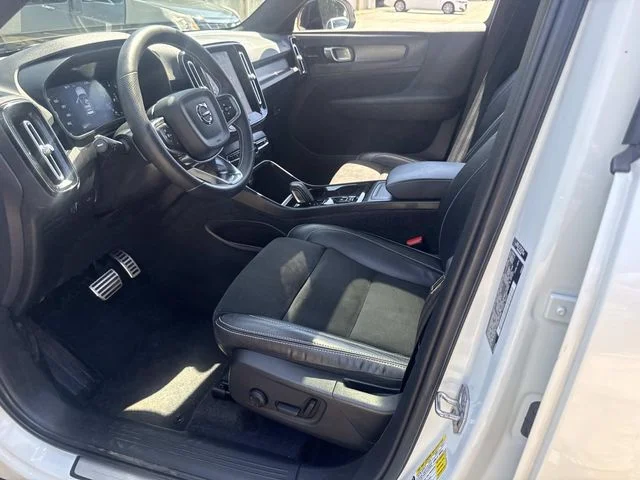 Used 2021 White Volvo R-Design image 21
