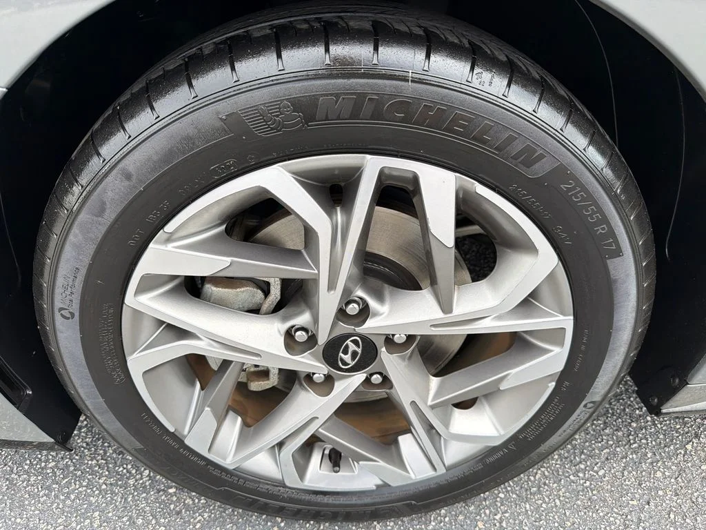 Used 2022 Gray Hyundai SEL image 11