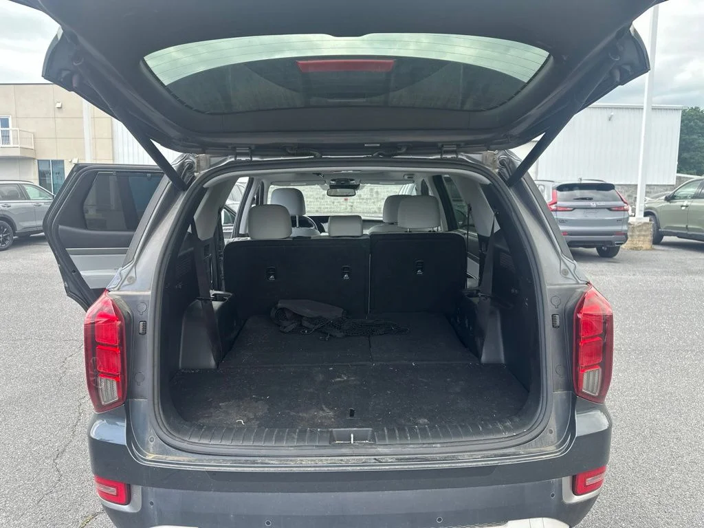 Used 2020 Graphite Hyundai SEL image 11