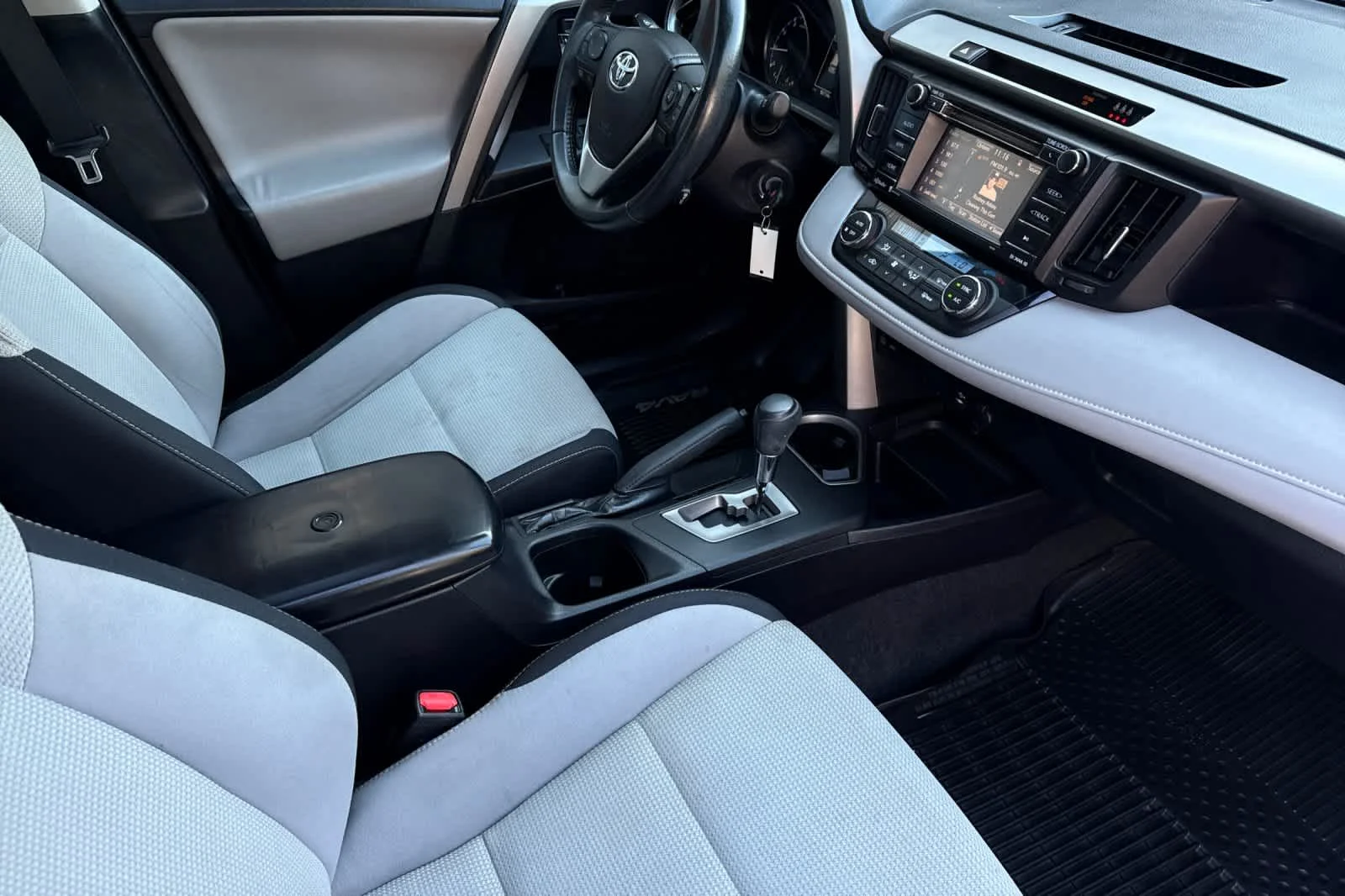 Used 2017 Silver Sky Metallic Toyota XLE image 16