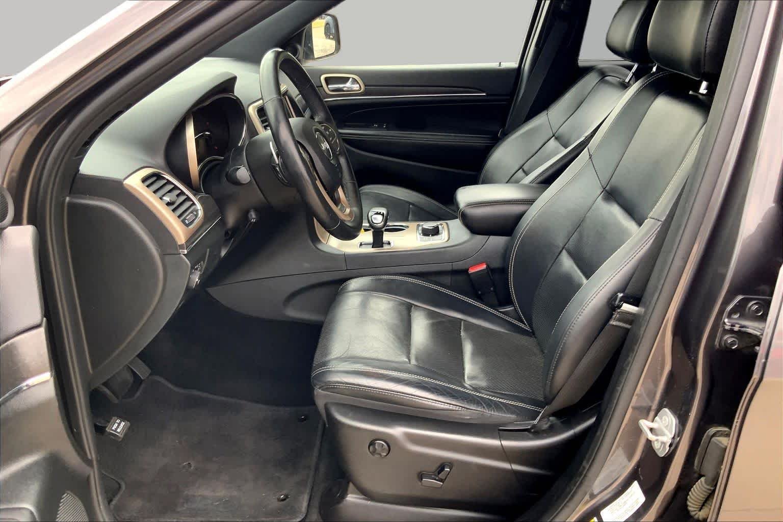 Used 2015 Granite Crystal Metallic Clearcoat Jeep Limited image 8
