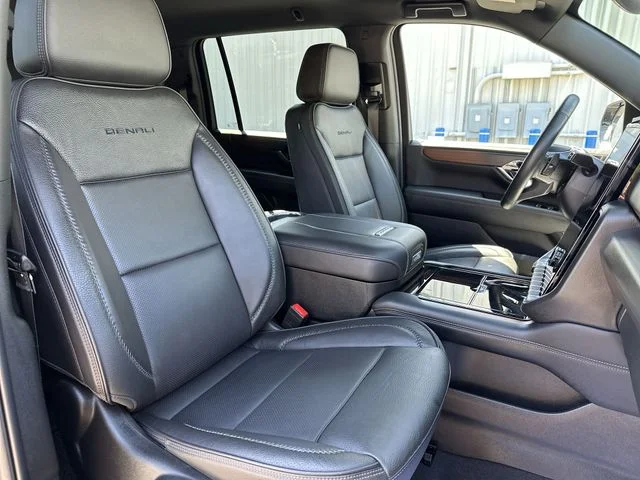 2025 GMC Yukon XL Denali - Photo 27