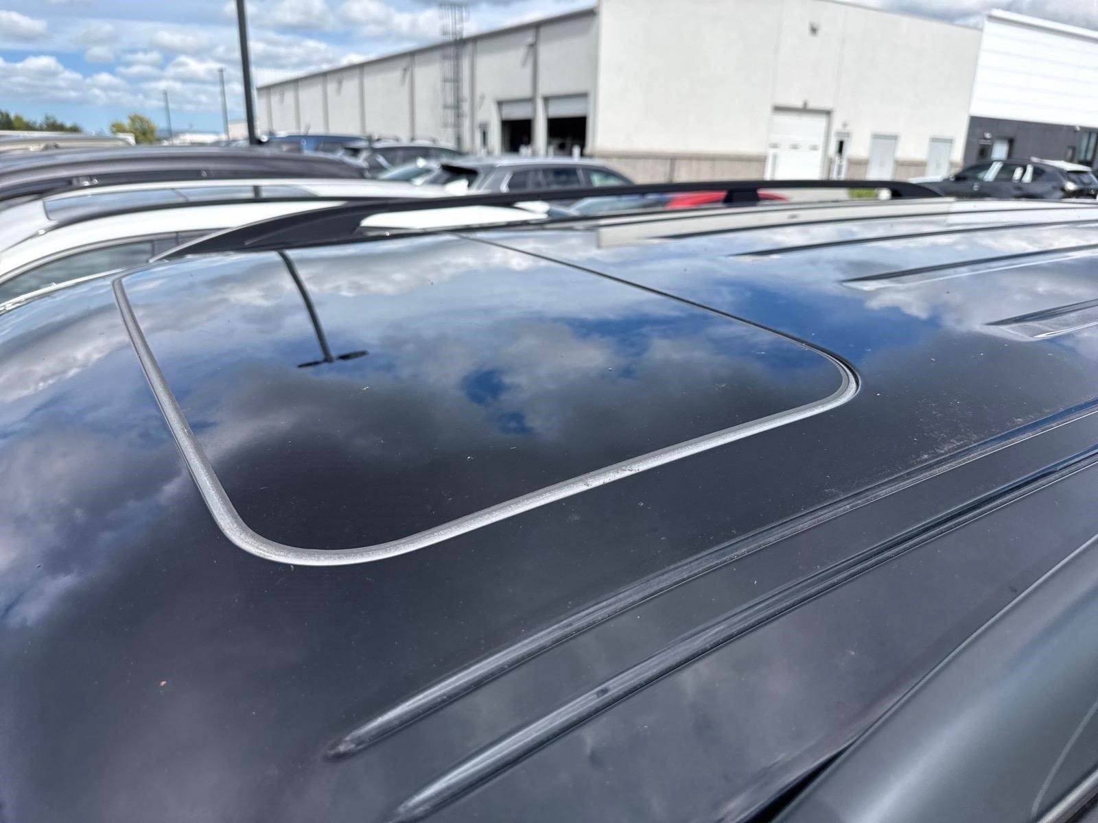 Used 2023 Super Black Nissan SL image 5