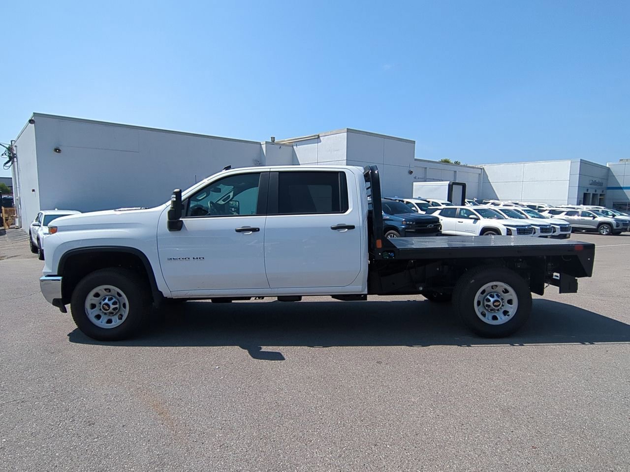 New 2025 Summit White Chevrolet WT image 5