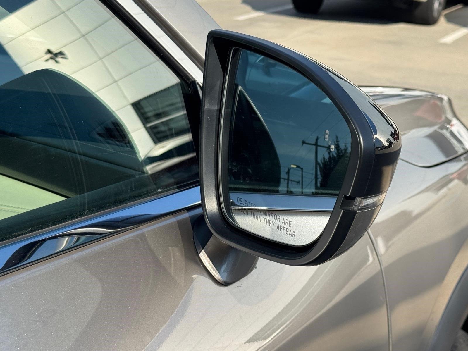 Used 2024 Warm Titanium INFINITI LUXE image 17