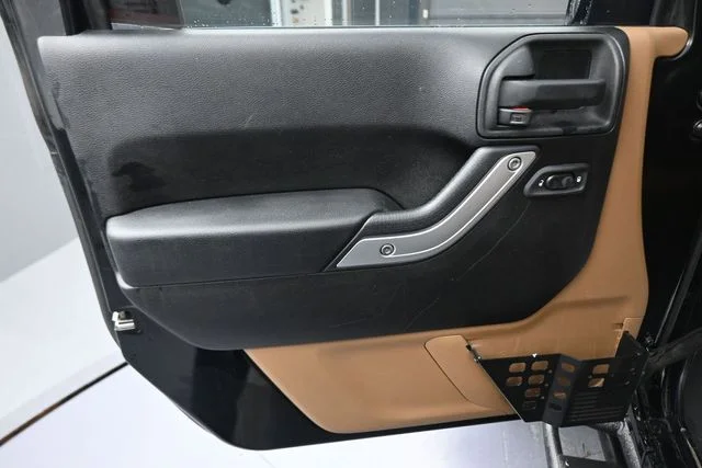 Used 2013 Black Jeep Rubicon image 25