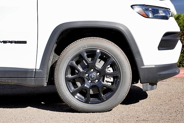 New 2026 Bright White Clearcoat Jeep Latitude image 7