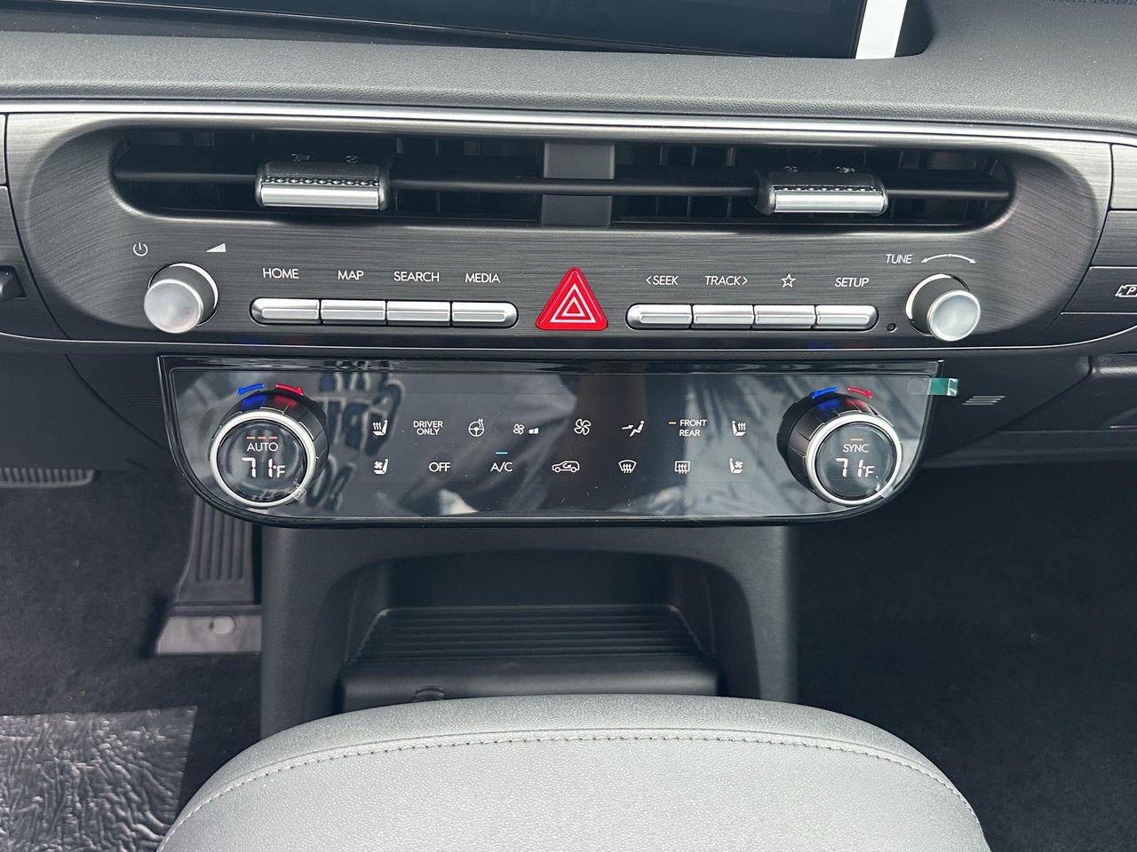 New 2026 Creamy White Pearl Hyundai Blue SEL Premium 7P image 29