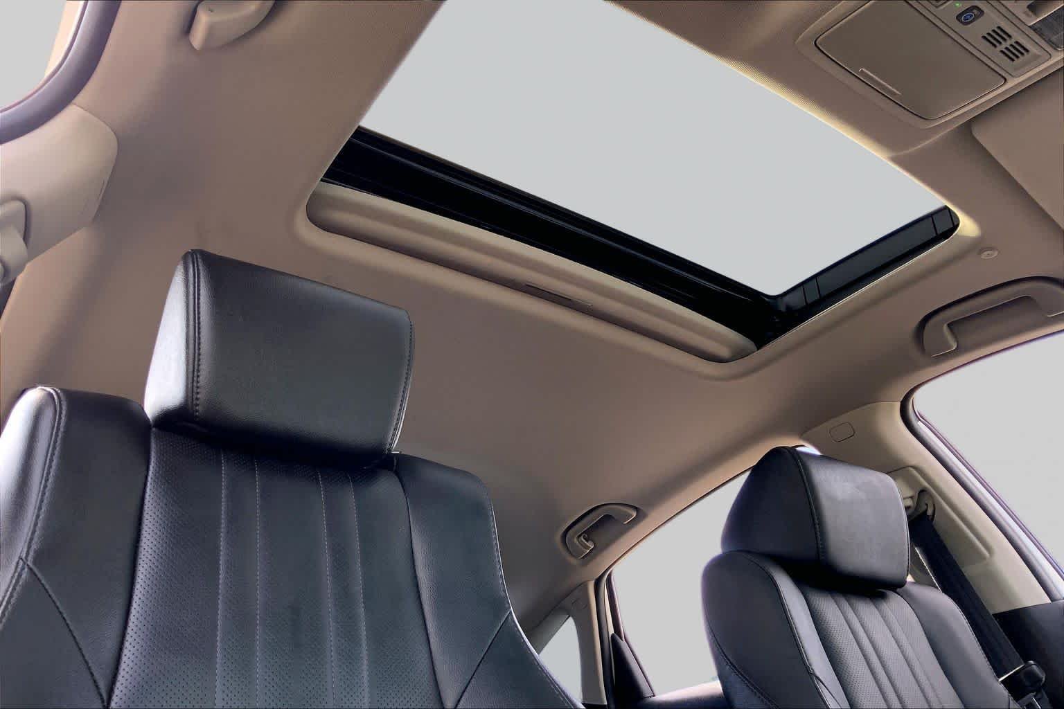 Used 2021 Platinum White Pearl Honda Touring image 14