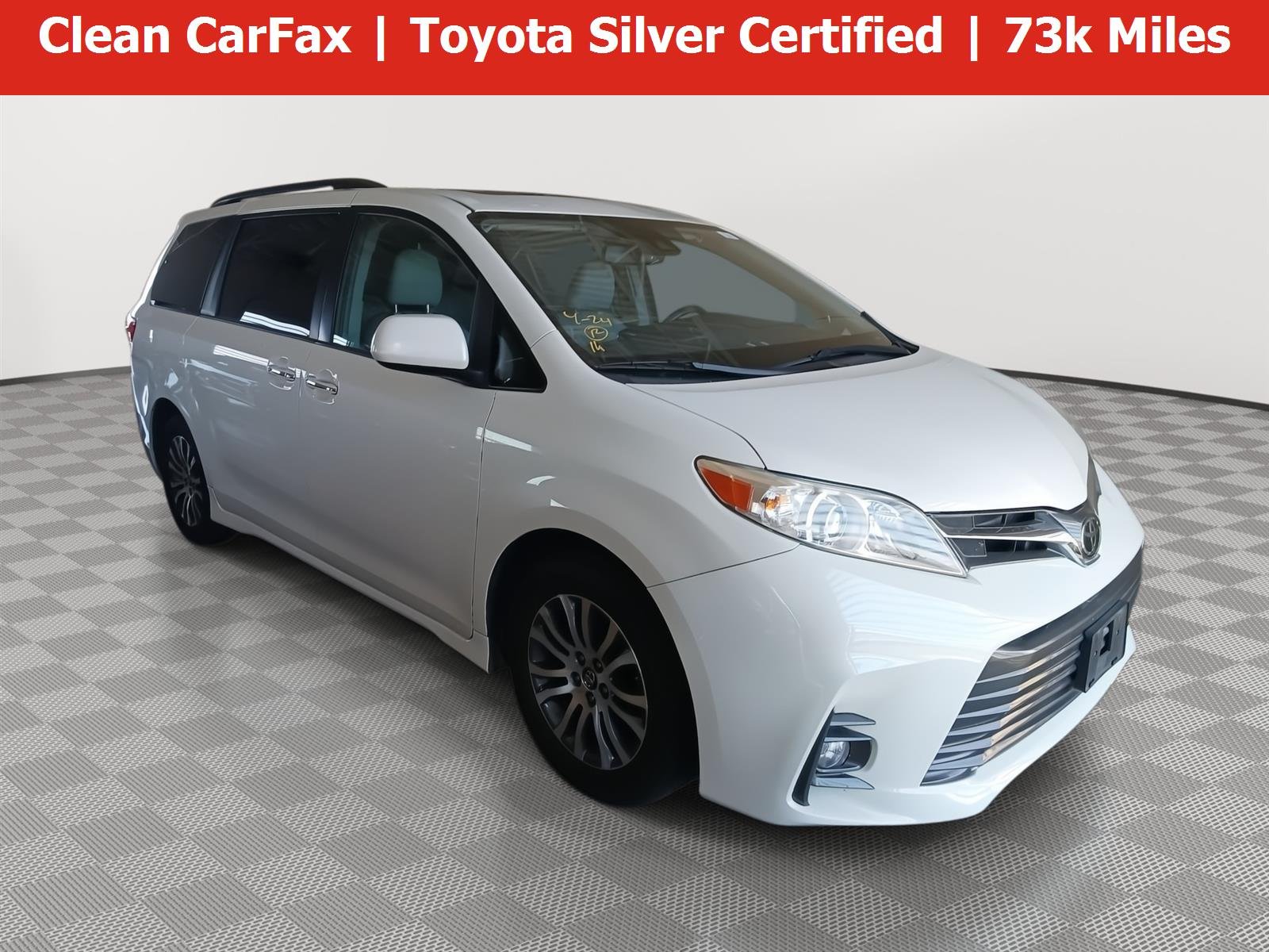 2018 Toyota Sienna XLE V6 8-Passenger's photo