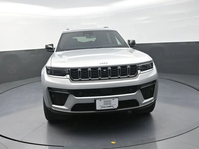 New 2026 Silver Zynith Exterior Paint Jeep Limited image 4