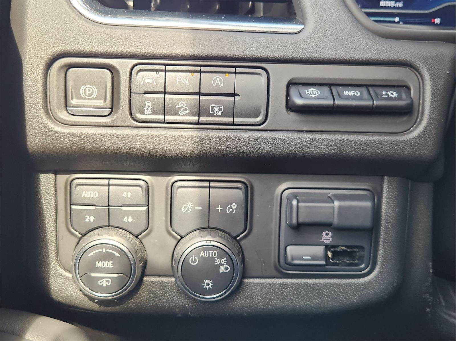 2023 Chevrolet Suburban photo 22 of 30