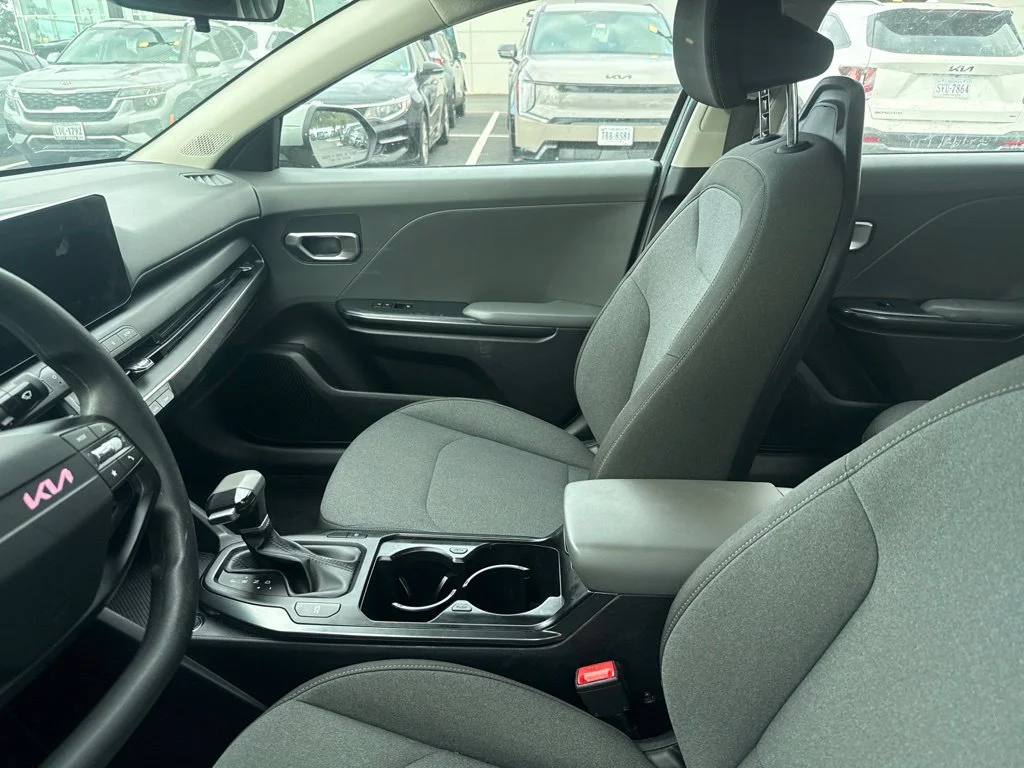 Used 2025 Blue Kia LXS image 9