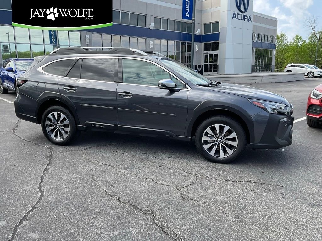 2025 Subaru Outback Touring's photo