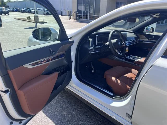 New 2026 Mineral White Metallic BMW 750e xDrive image 10