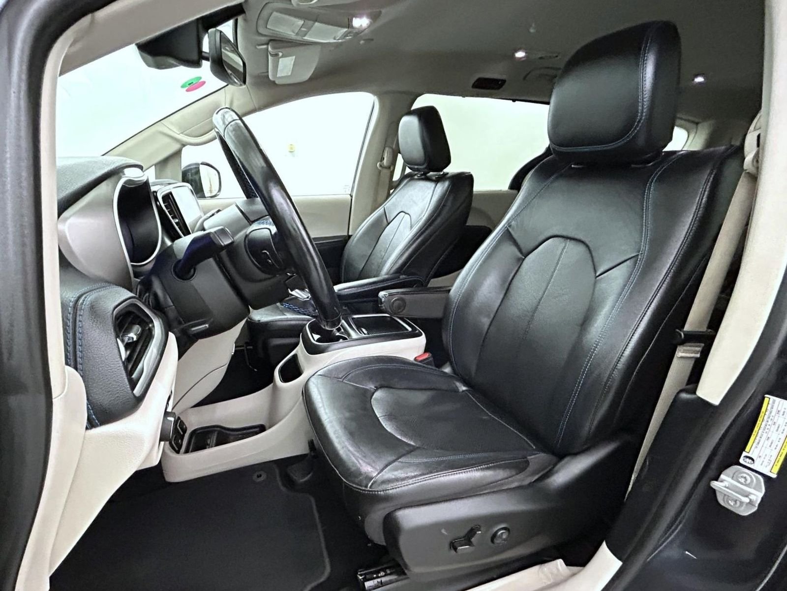 Used 2021 Gray Chrysler Touring L image 10