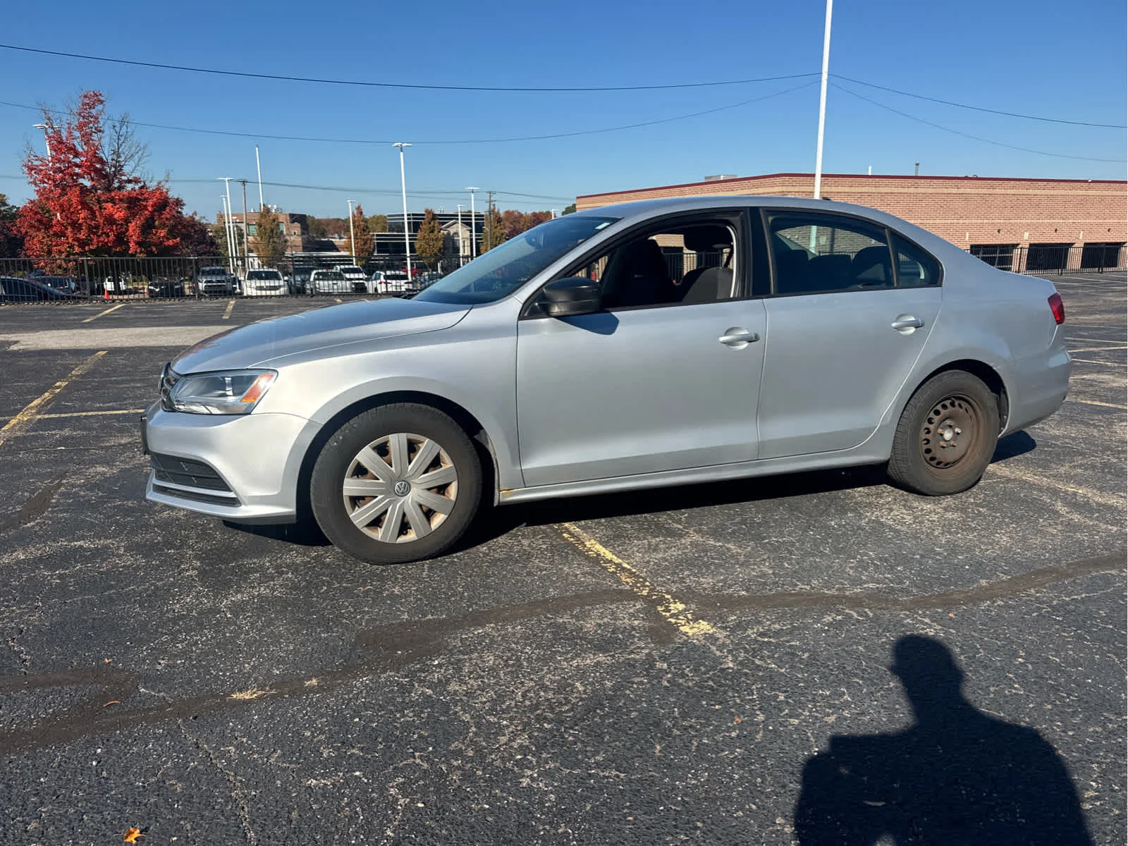 Used 2015  Volkswagen 2.0L S image 2