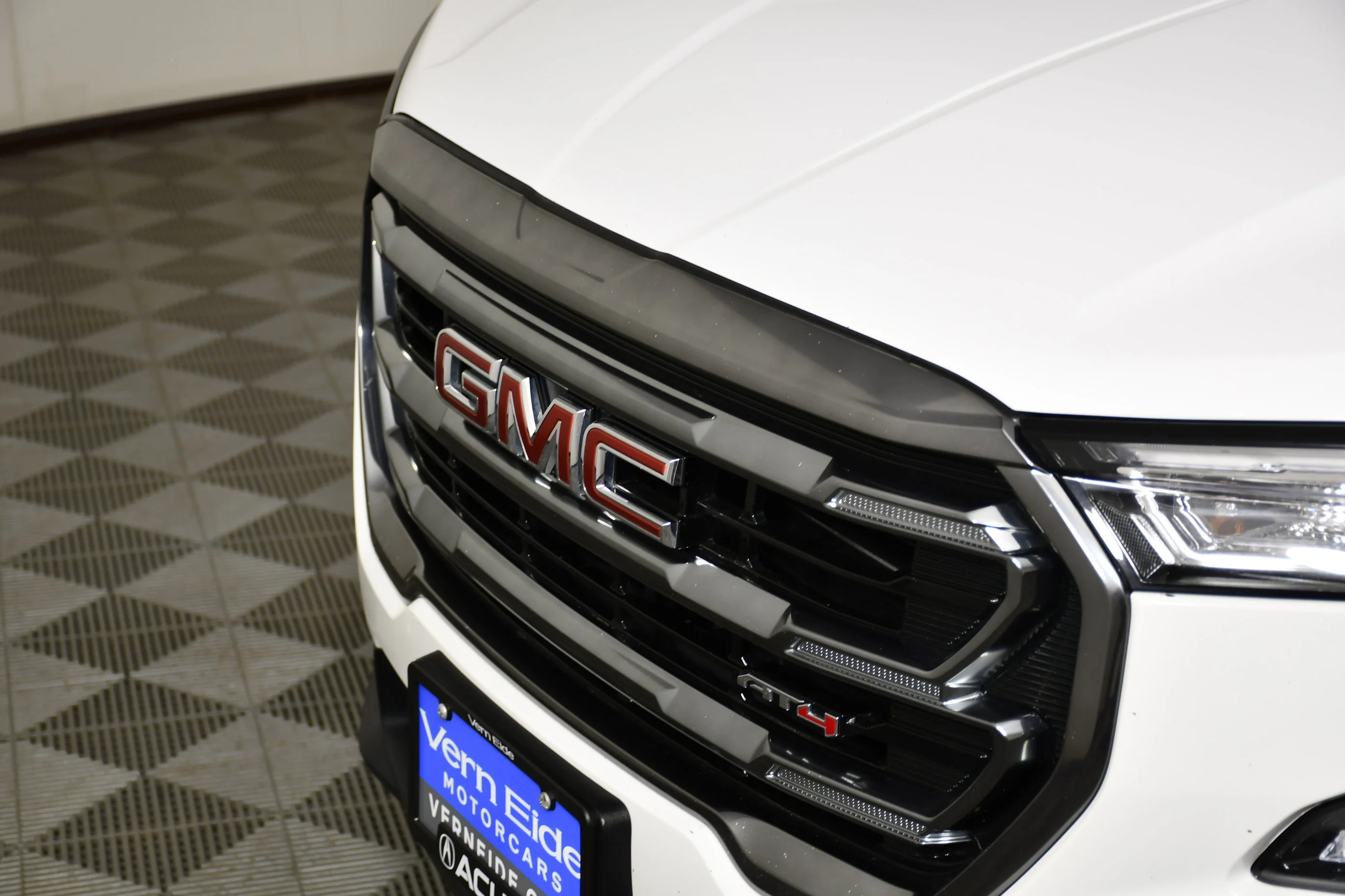 Used 2024 Summit White GMC AT4 image 11