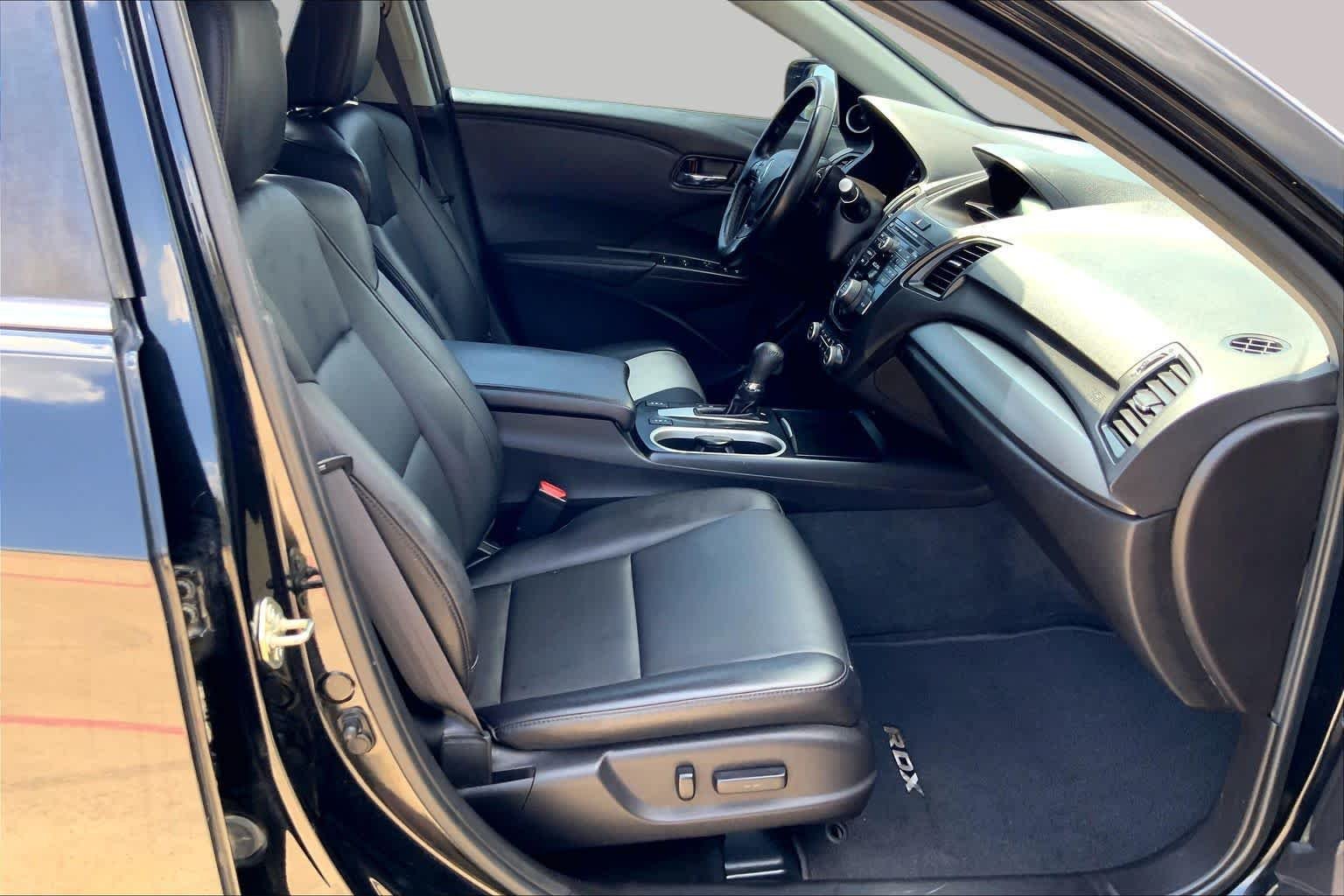 Used 2018 Crystal Black Pearl Acura  image 9