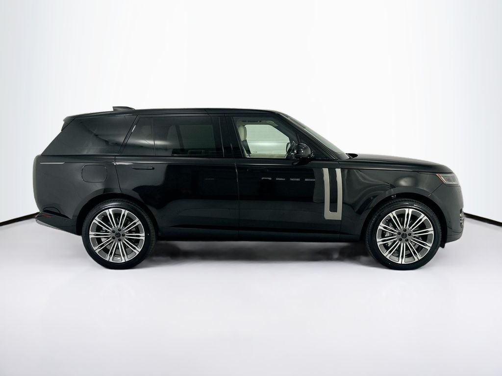 New 2026 Santorini Black Land Rover SE image 4