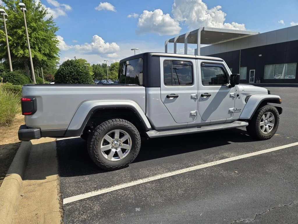Used 2023 Silver Jeep Overland image 2