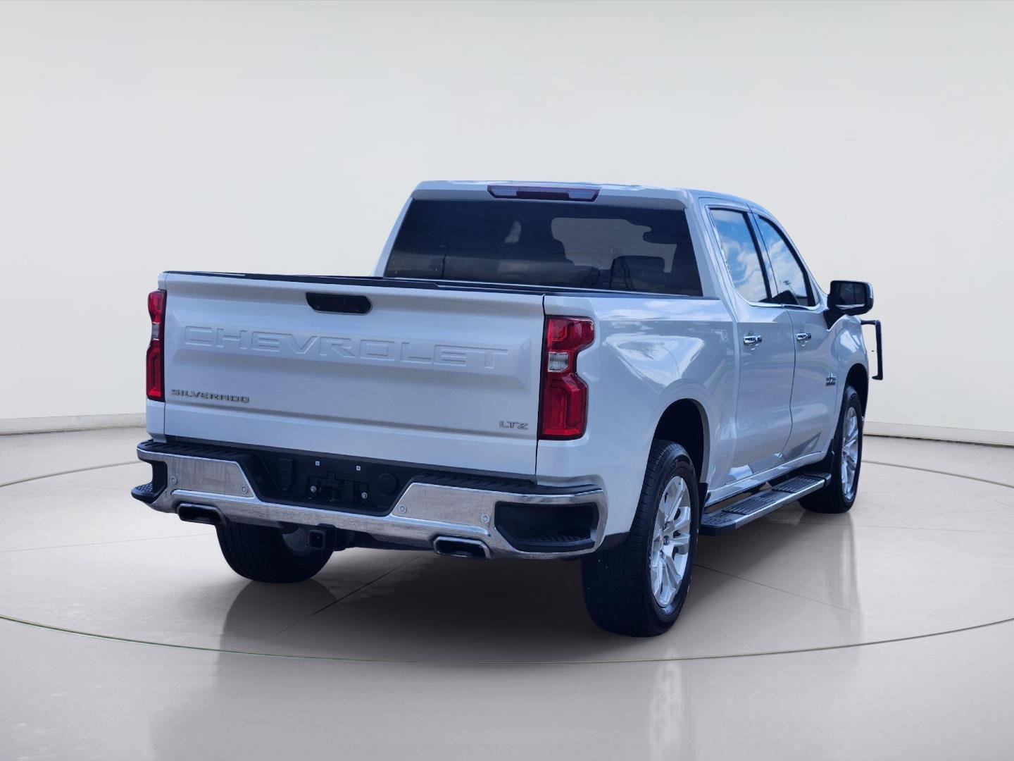 Used 2023 Iridescent Pearl Tricoat CHEVROLET LTZ image 5