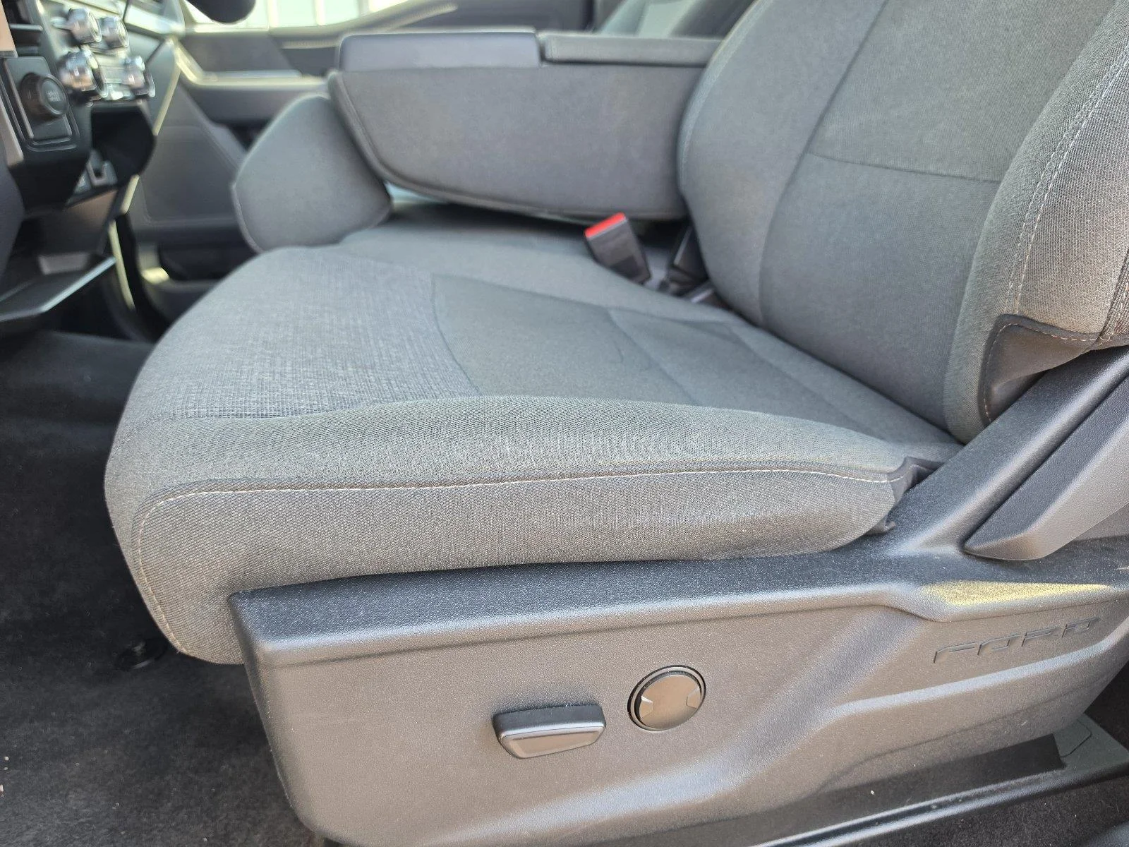 Used 2025  Ford XLT image 15