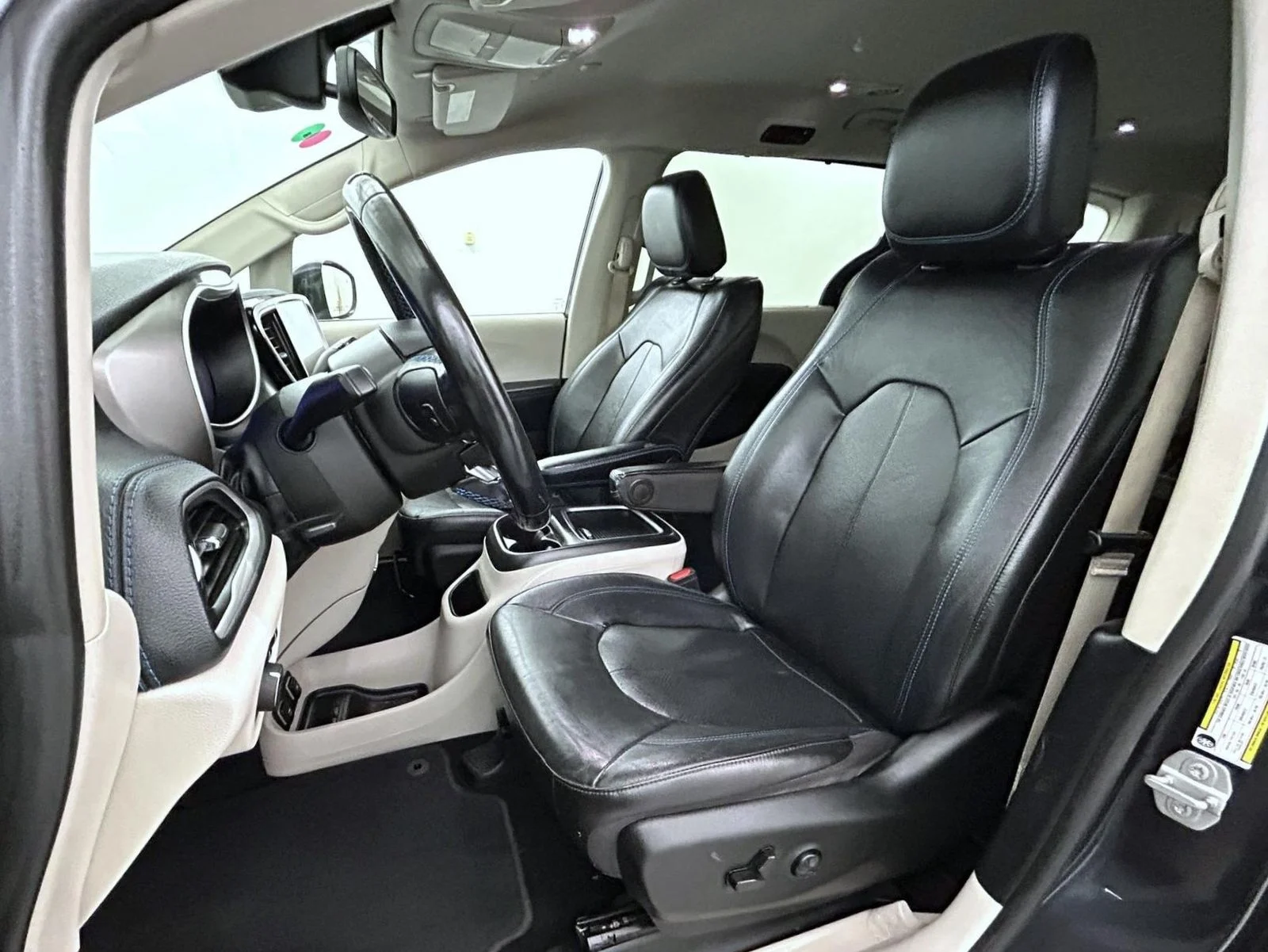Used 2021 Gray Chrysler Touring L image 10