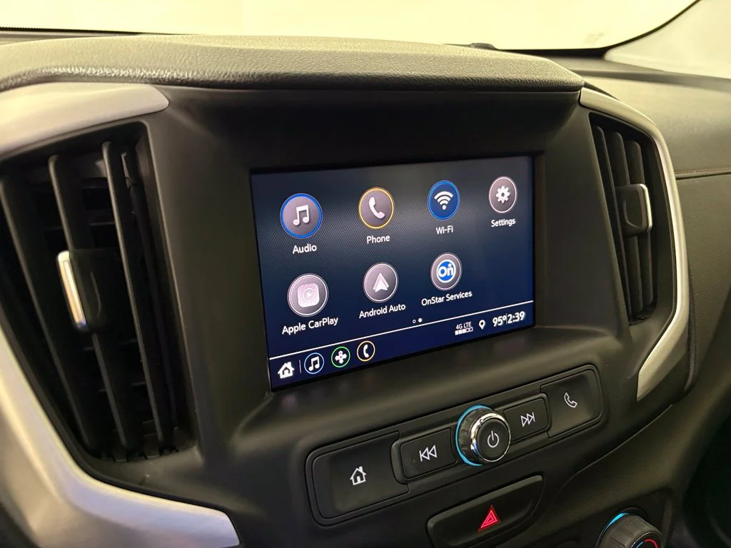 Used 2021 White GMC SLE image 23