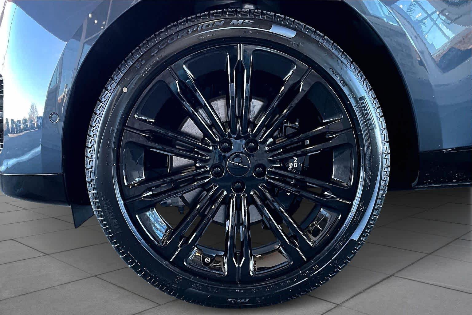 New 2026 Varesine Blue Metallic Land Rover SE image 11