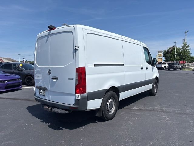 Used 2019 White Freightliner Standard Roof I4 image 7