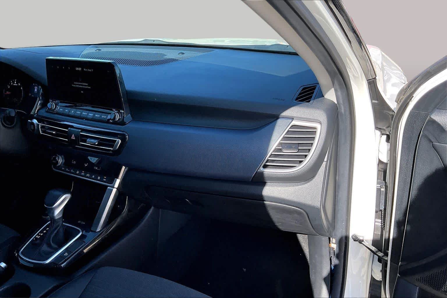 Used 2022 Clear White/Black Roof Kia S image 18