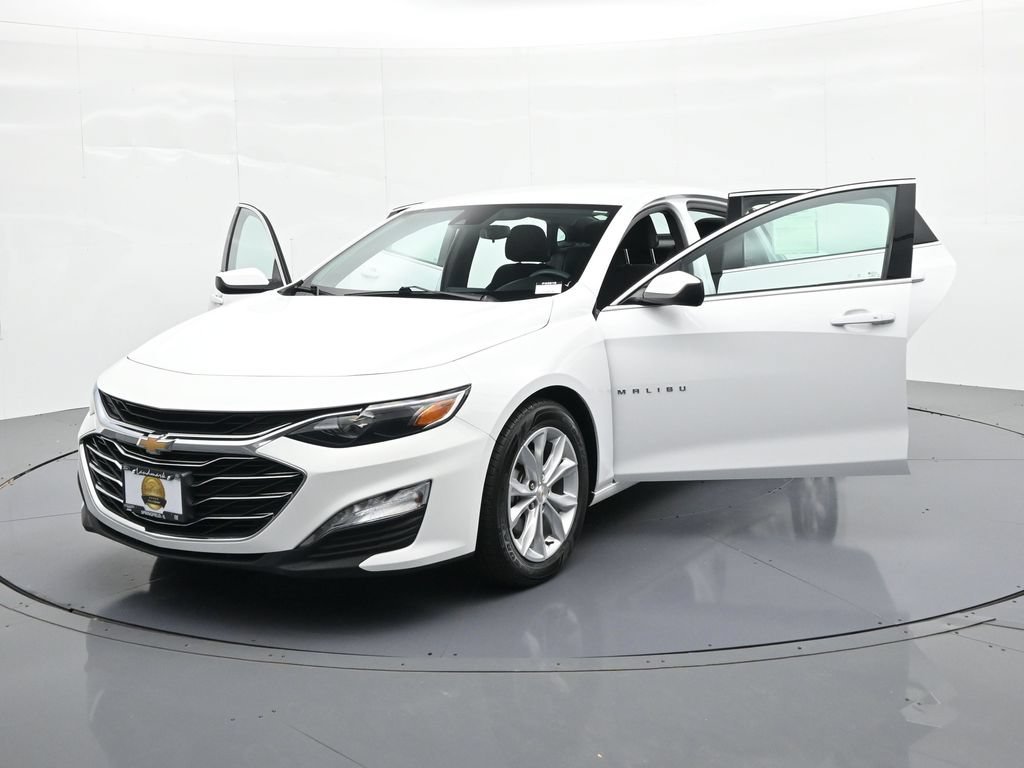 Used 2025 White Chevrolet LT image 25