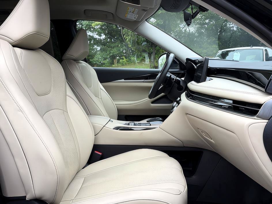 Certified Used 2024 Mineral Black INFINITI PURE image 14