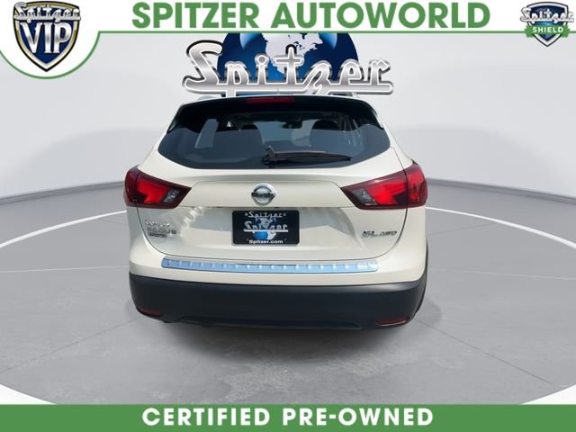 Used 2017 White Nissan SL image 8