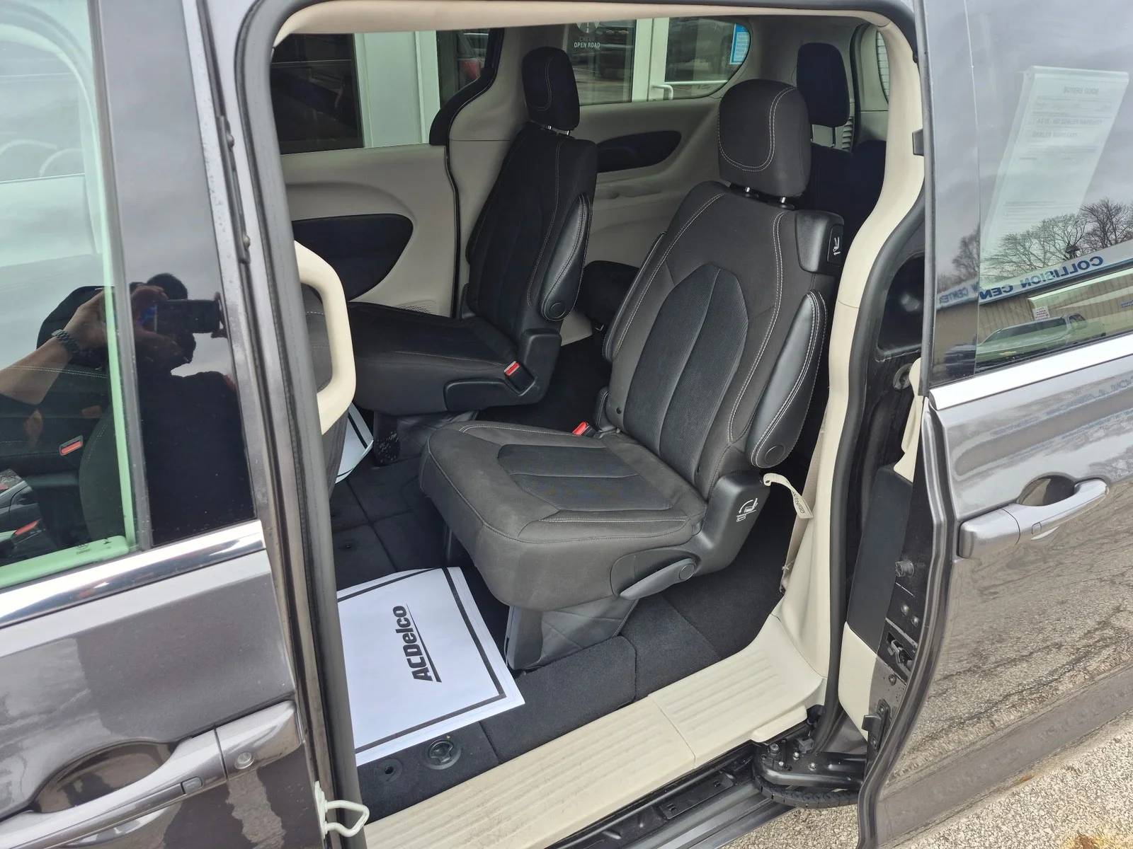 Used 2023 GRAY Chrysler LX image 5