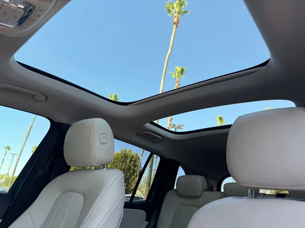 Certified Used 2023  Mercedes-Benz GLB 250 image 2