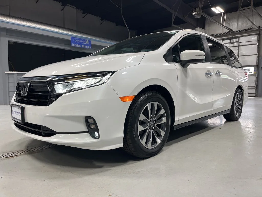 Certified Used 2024 Platinum White Pearl Honda EX-L image 3