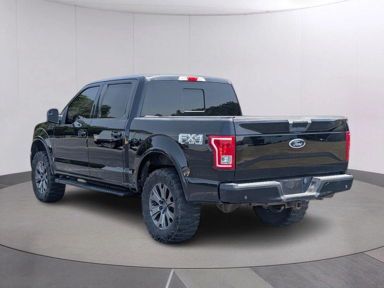 Used 2016 Shadow Black Ford XLT image 3